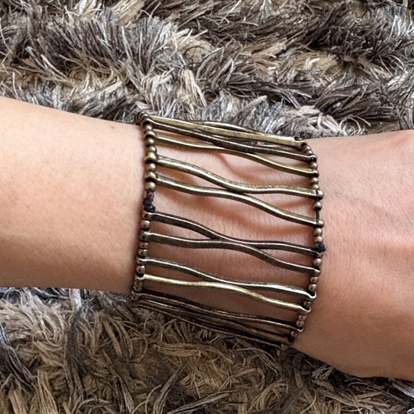 Elegant Bronze Bracelet - Picture 6 of 6